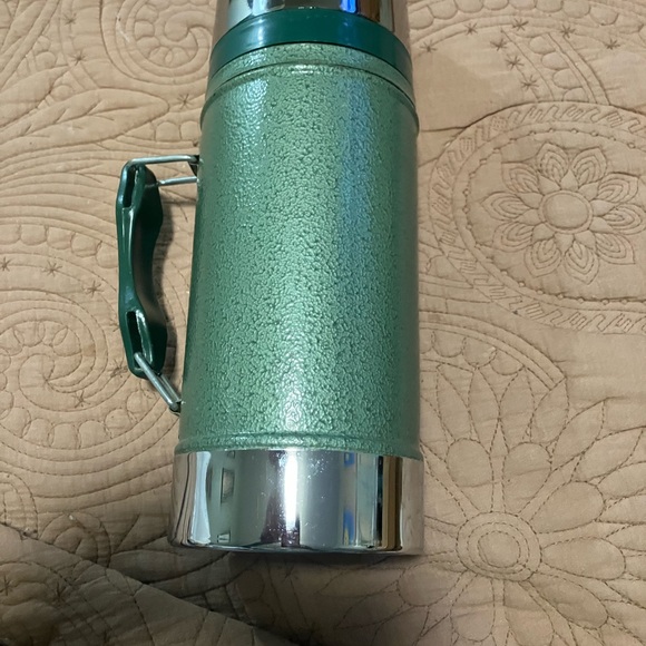 Vintage Stanley Classic Green Vacuum Thermos - Picture 4 of 10